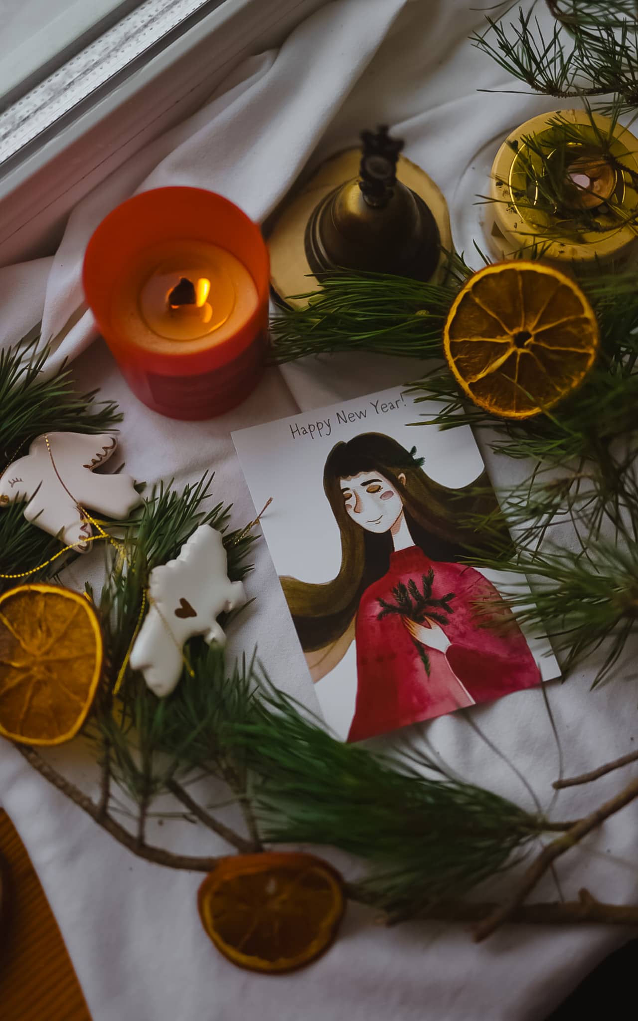 Листівка "Happy New Year" (дівчина в червоному)