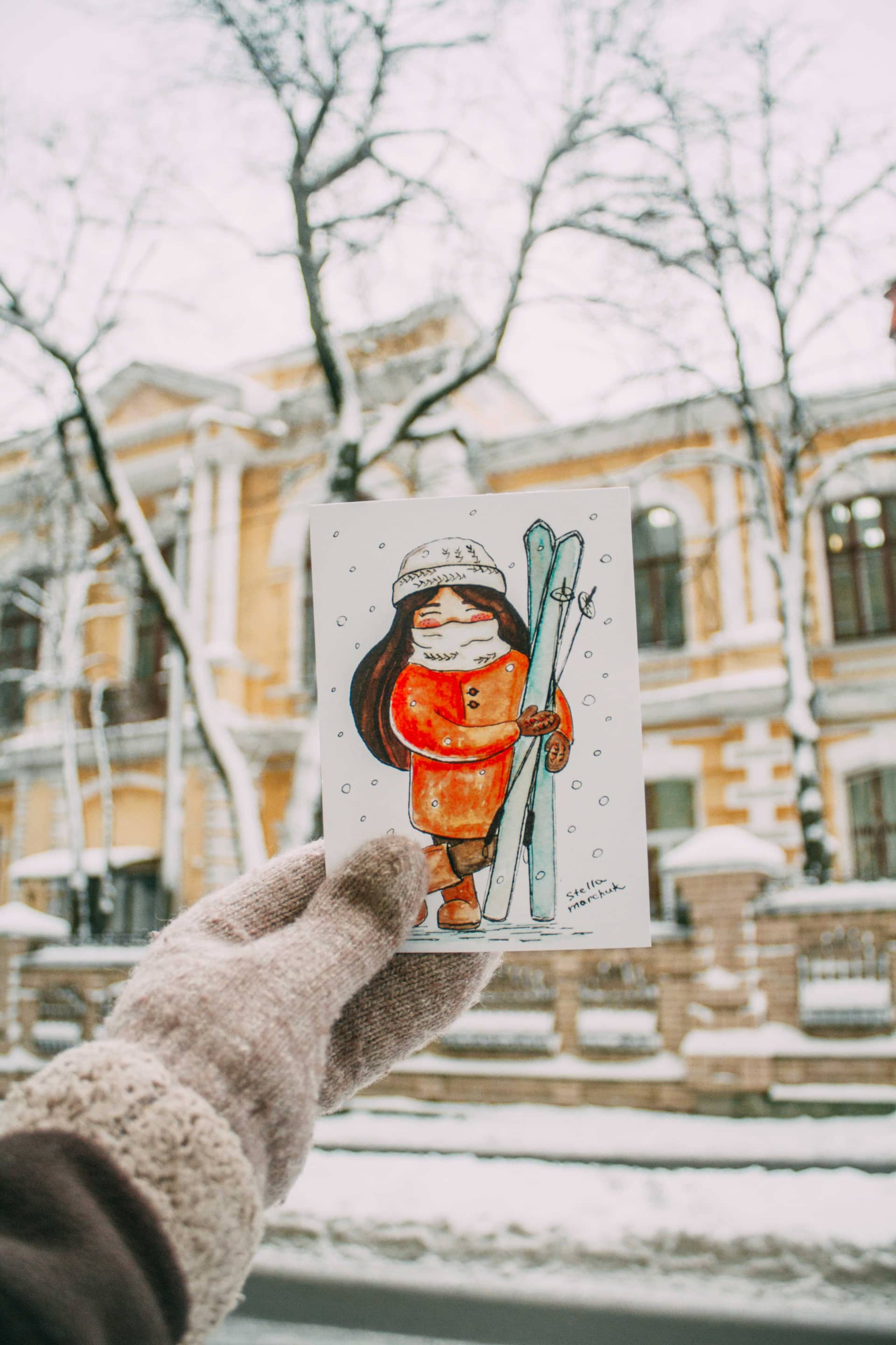 Листівка дівчинка з лижами